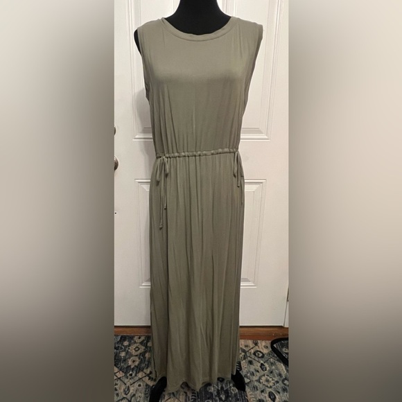 LOFT Dresses & Skirts - Ann Taylor Loft Green Adjustable
waist Sleeveless Midi Dress NWOT